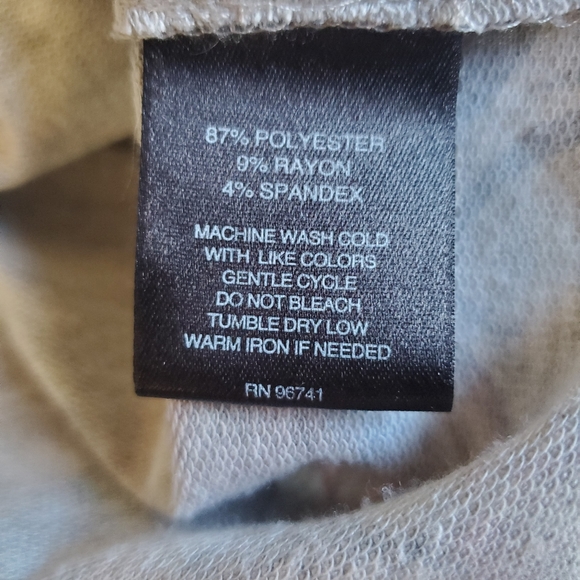 Signature Studio gray floral lightweight ruffled long sleeve sweatshirt small - Picture 12 of 14